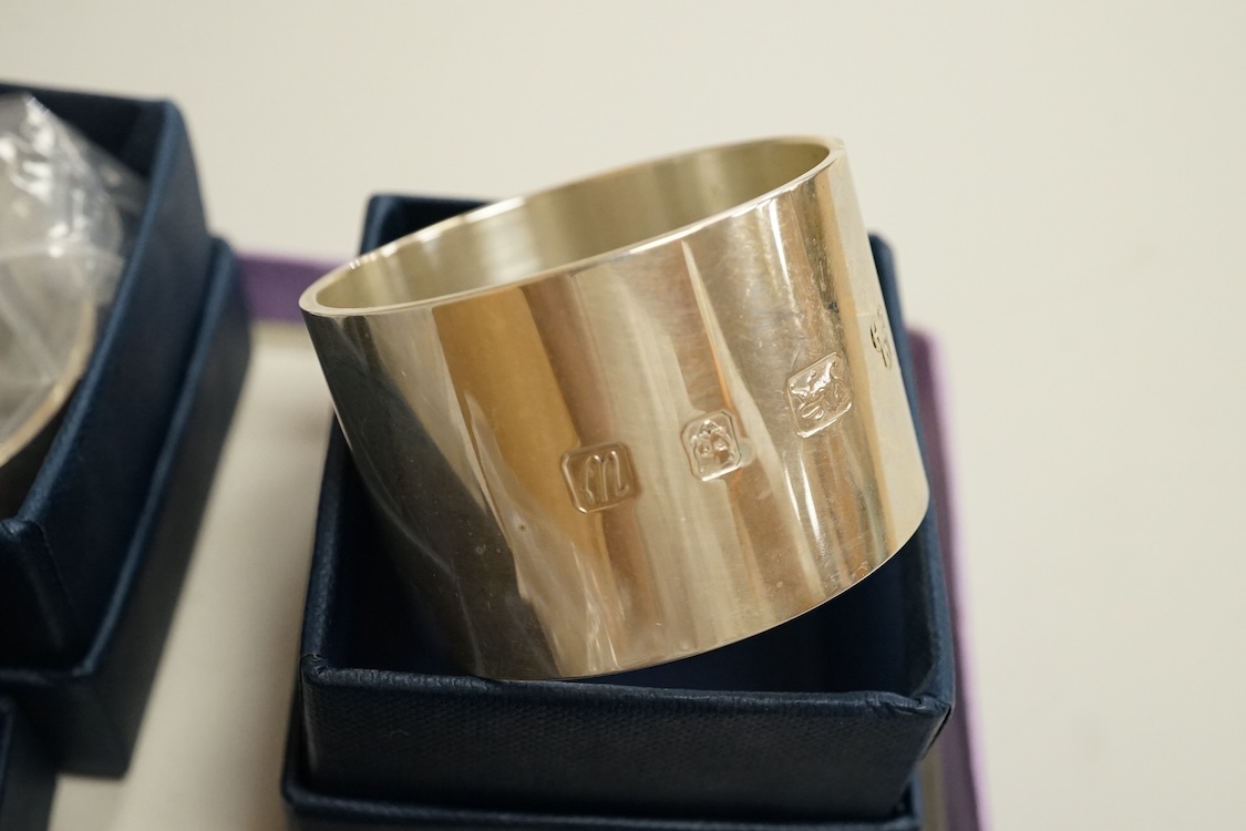 A set of six modern silver napkin rings by M C Hersey & Son Ltd, London, 1996, each individually boxed, 12.6oz.